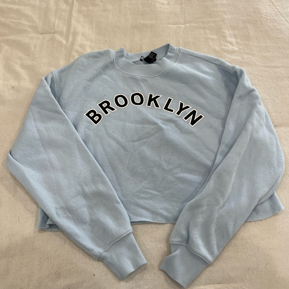 🛍 3/$10 Forever 21 Brooklyn Baby Blue crop sweater - Picture 1 of 4